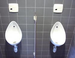 Création d'un bloc sanitaires avec urinoirs à commande automatique